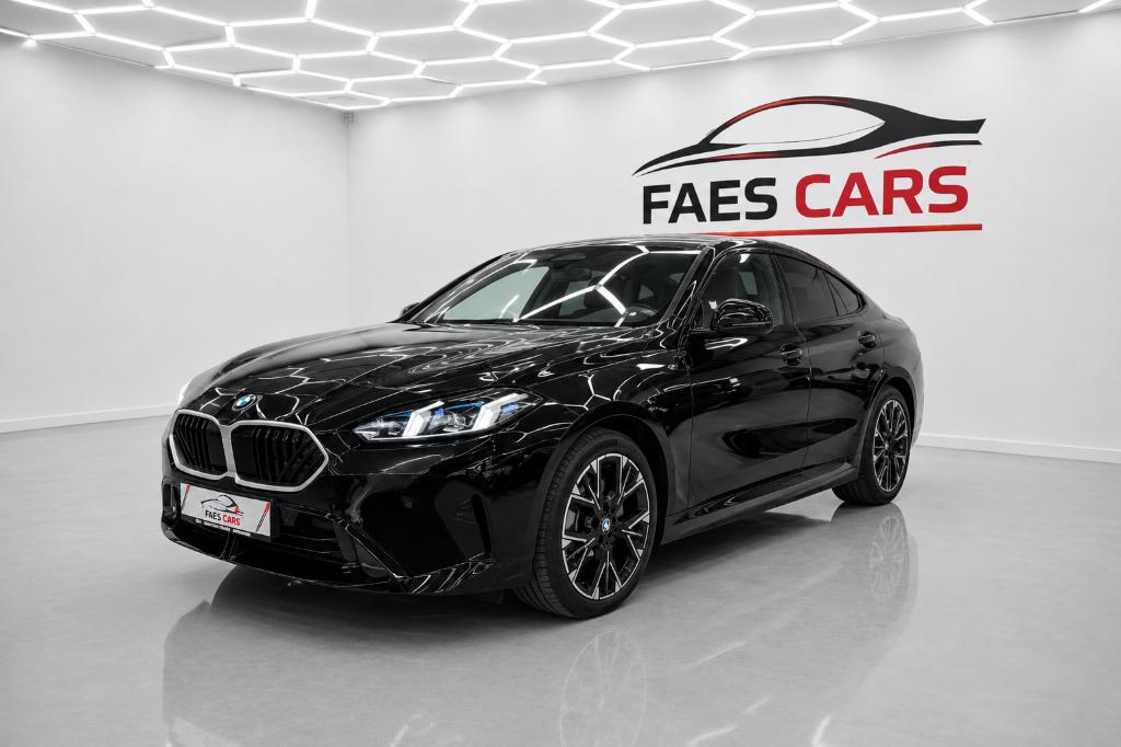 Bmw 216 Grand coupé M pakket 2600 km, Autos, BMW, 90 kW, Entreprise, Entretenue par le concessionnaire, Noir