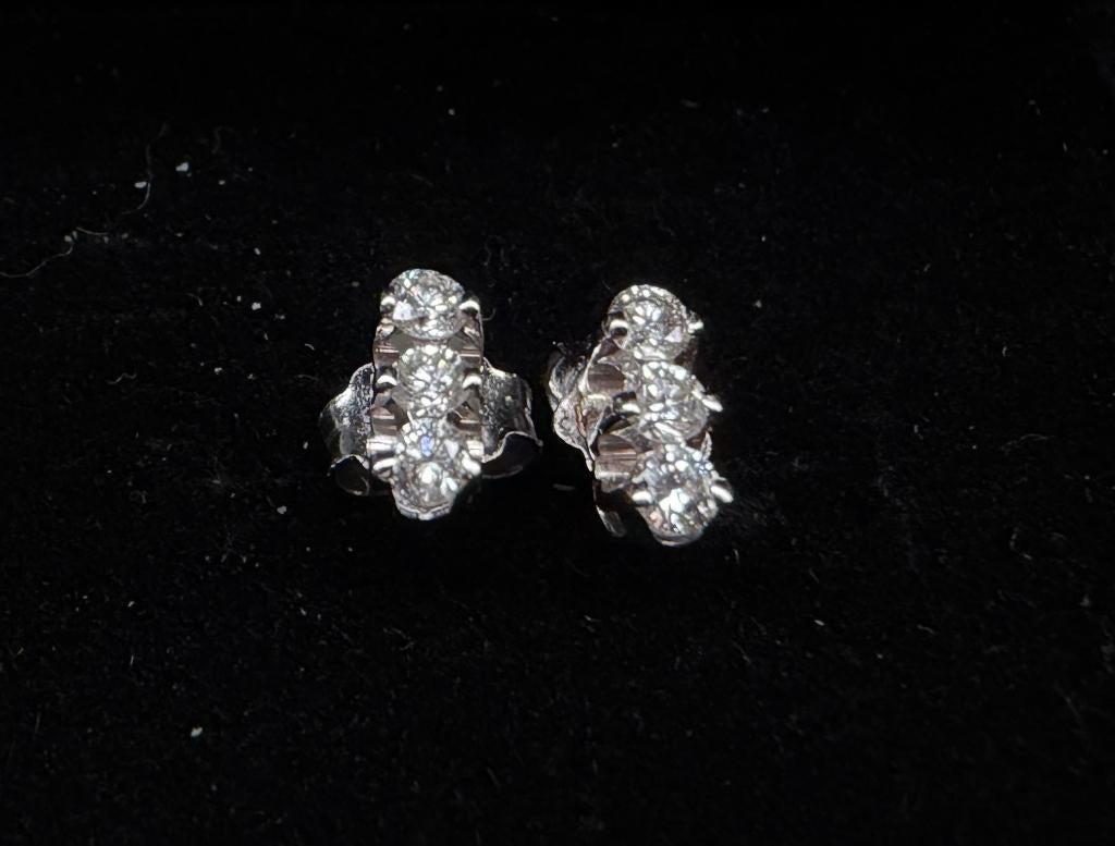 18-karaats witgouden en diamanten oorbellen, Handtassen en Accessoires, Oorbellen, Ophalen, Wit, Zo goed als nieuw, Met edelsteen