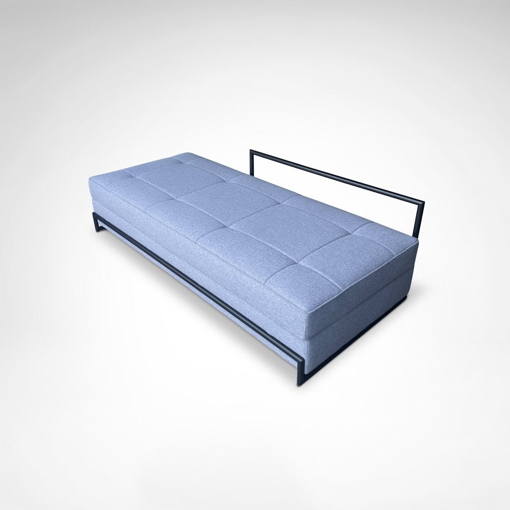 Daybed Eileen Gray | Kvadrat Divina stof | Classicon | NIEUW, Huis en Inrichting, Ophalen, Bauhaus, Eenpersoons, Zo goed als nieuw