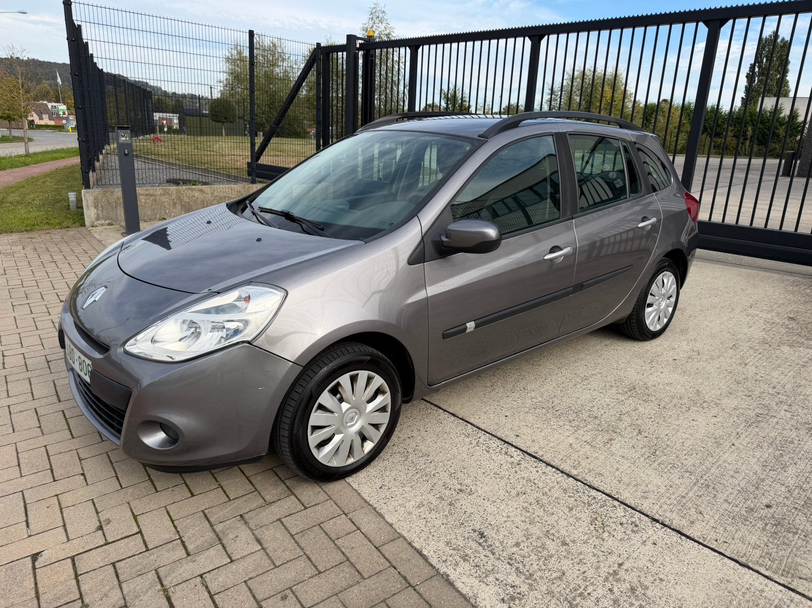 Renault Clio Grandtour 1.2 essence – 75 ch–85 000 km–11/2010, 135 g/km, Entreprise, Boîte manuelle, Entretenue par le concessionnaire