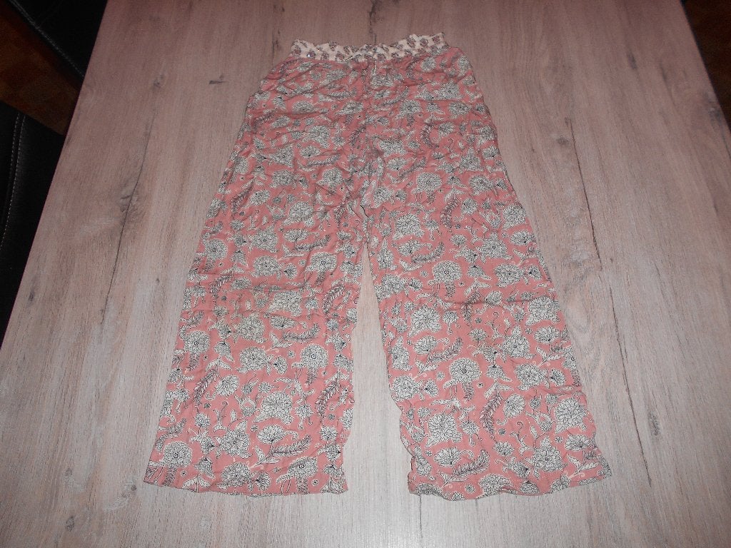 bloemen broek maat 128 merk c&a, Enfants & Bébés, Pantalon, C&A, Enlèvement ou Envoi, Comme neuf