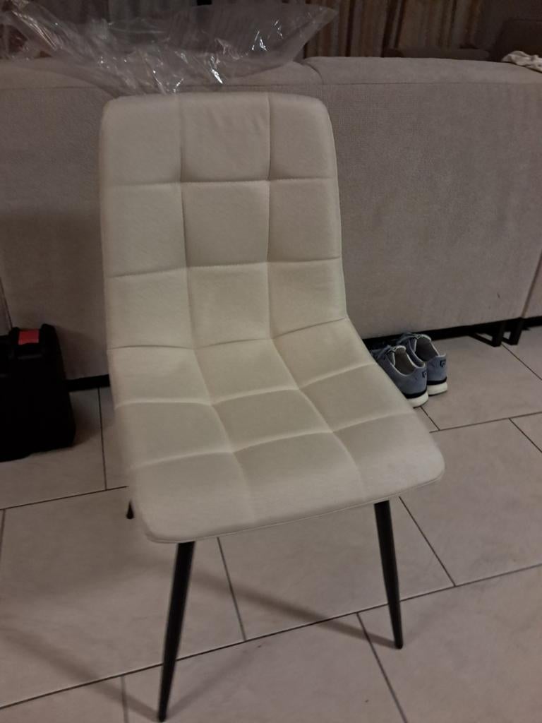 Eetkamerstoelen beige stof 4 of 6 nog staan, Huis en Inrichting, Ophalen