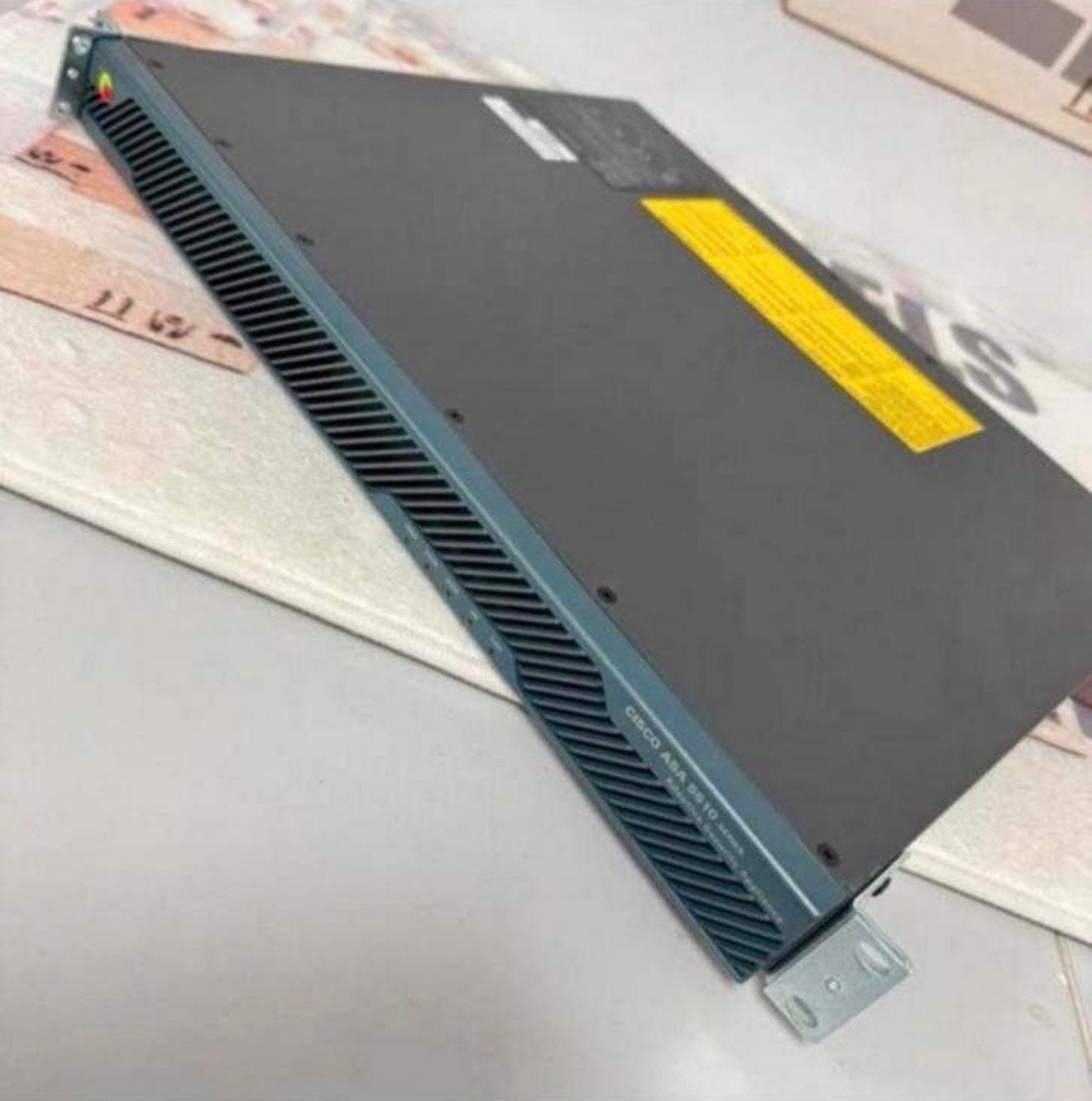 Cisco ASA 5510 Adaptive Security Appliance + brackets, Computers en Software, Netwerk switches, Ophalen of Verzenden, Zo goed als nieuw