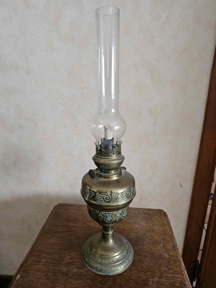 Lampe à Pétrole Ancienne en Laiton Ciselé, Antiquités & Art, Enlèvement