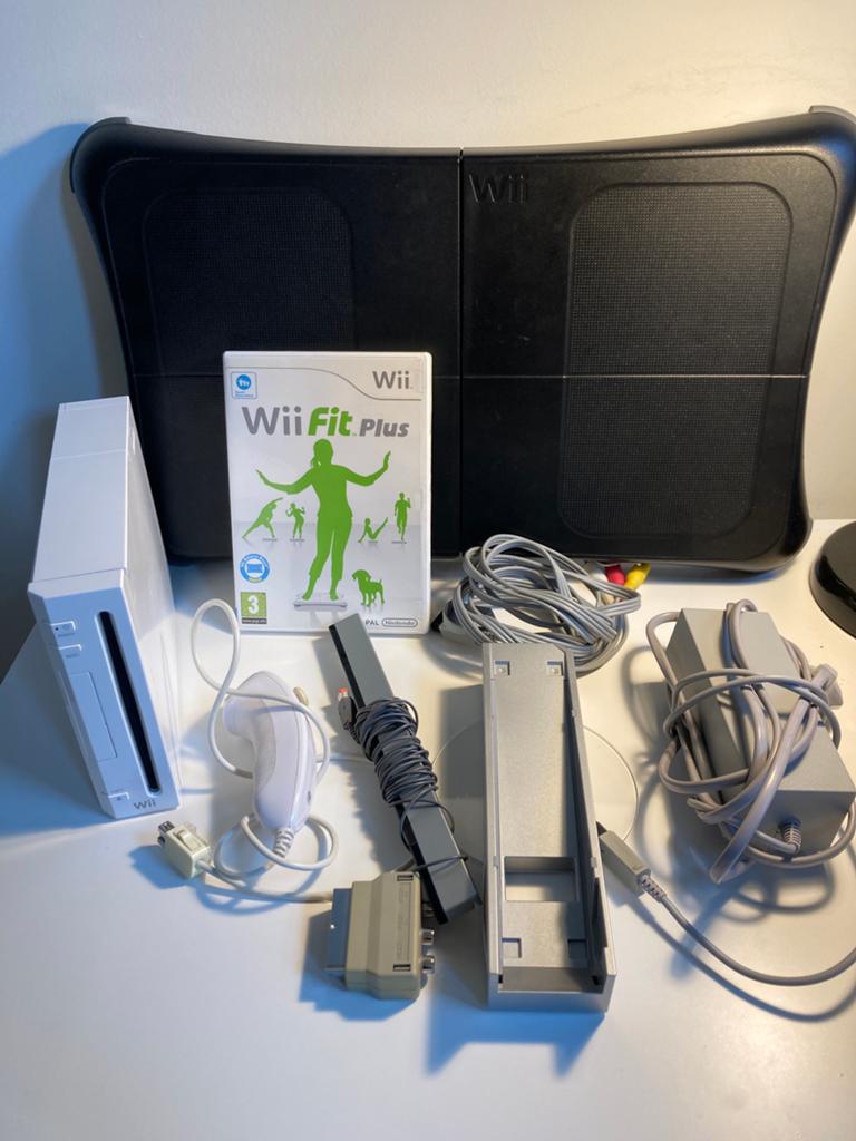 Console Wii RVL-001 avec Wii Fit Plus, Consoles de jeu & Jeux vidéo, 1 joueur, Enlèvement, Utilisé, À partir de 3 ans