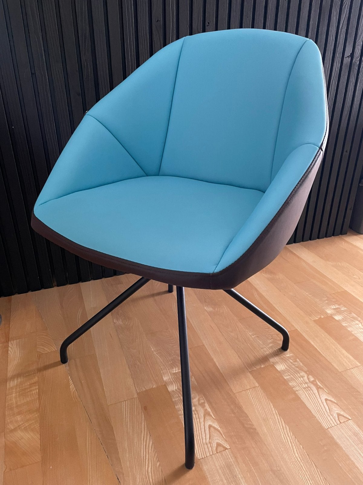 Leuke zachte draaistoel, Huis en Inrichting, Stoelen, Ophalen, Gebruikt, Blauw