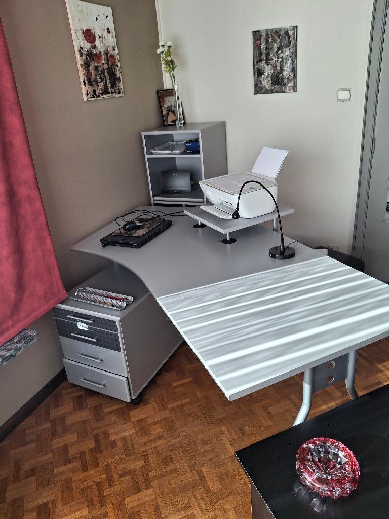 Bureau met kastjes, Ophalen, Zo goed als nieuw