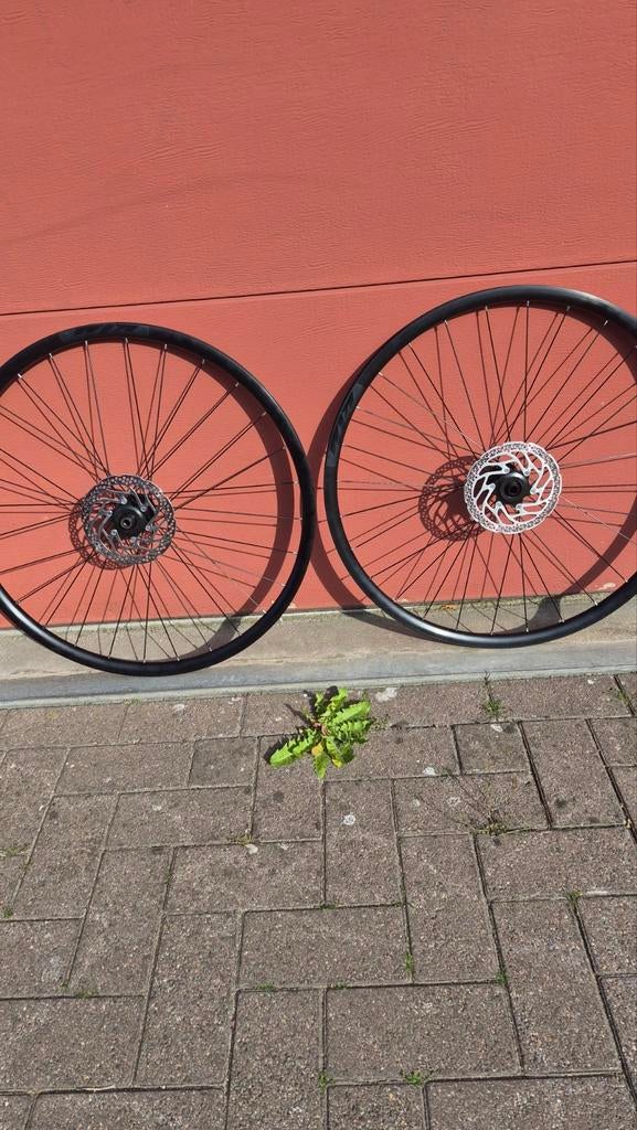Paire de roues Shimano NEUVE INUTILISÉE. À partir d'un nouve, Vélos & Vélomoteurs, Vélos Pièces, Enlèvement ou Envoi