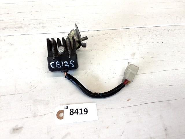 CB125 1970 - 1971 Honda Spanningsregelaar D1-51777, Motoren