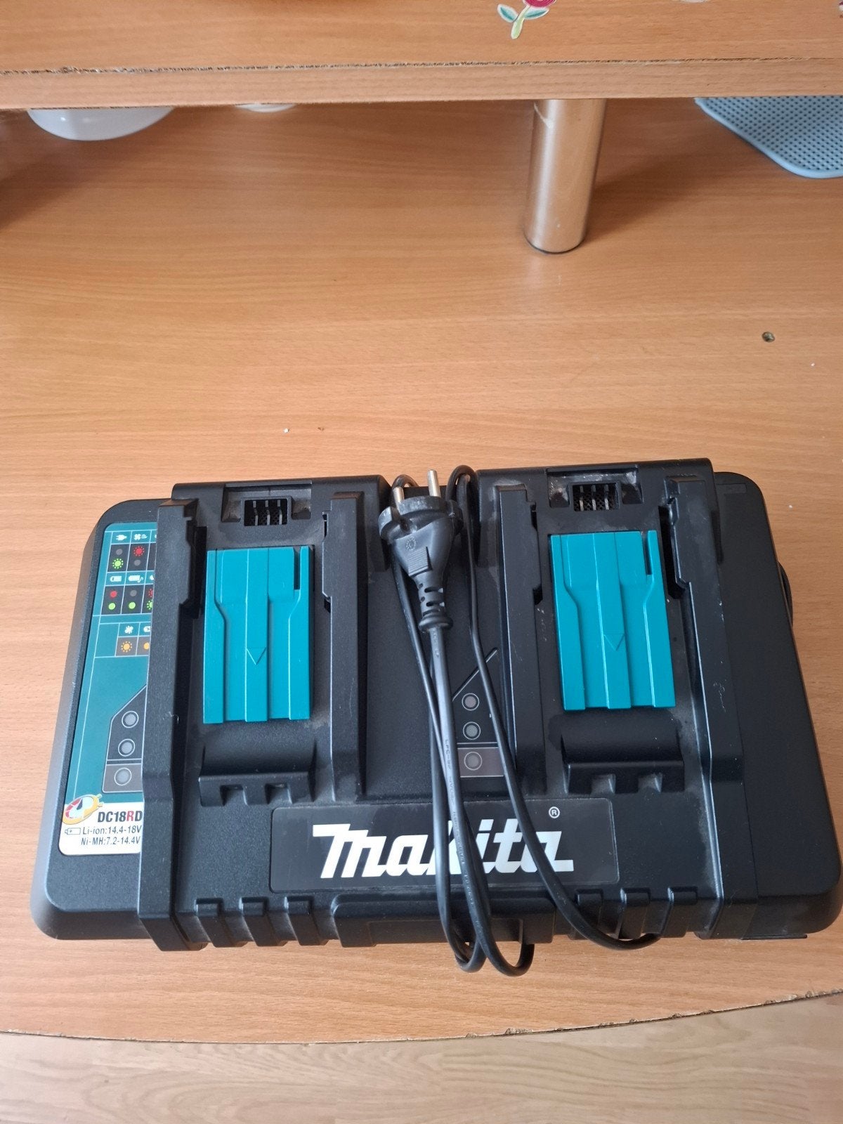 chargeur rapide 2 batteries  makita, Enlèvement, Comme neuf