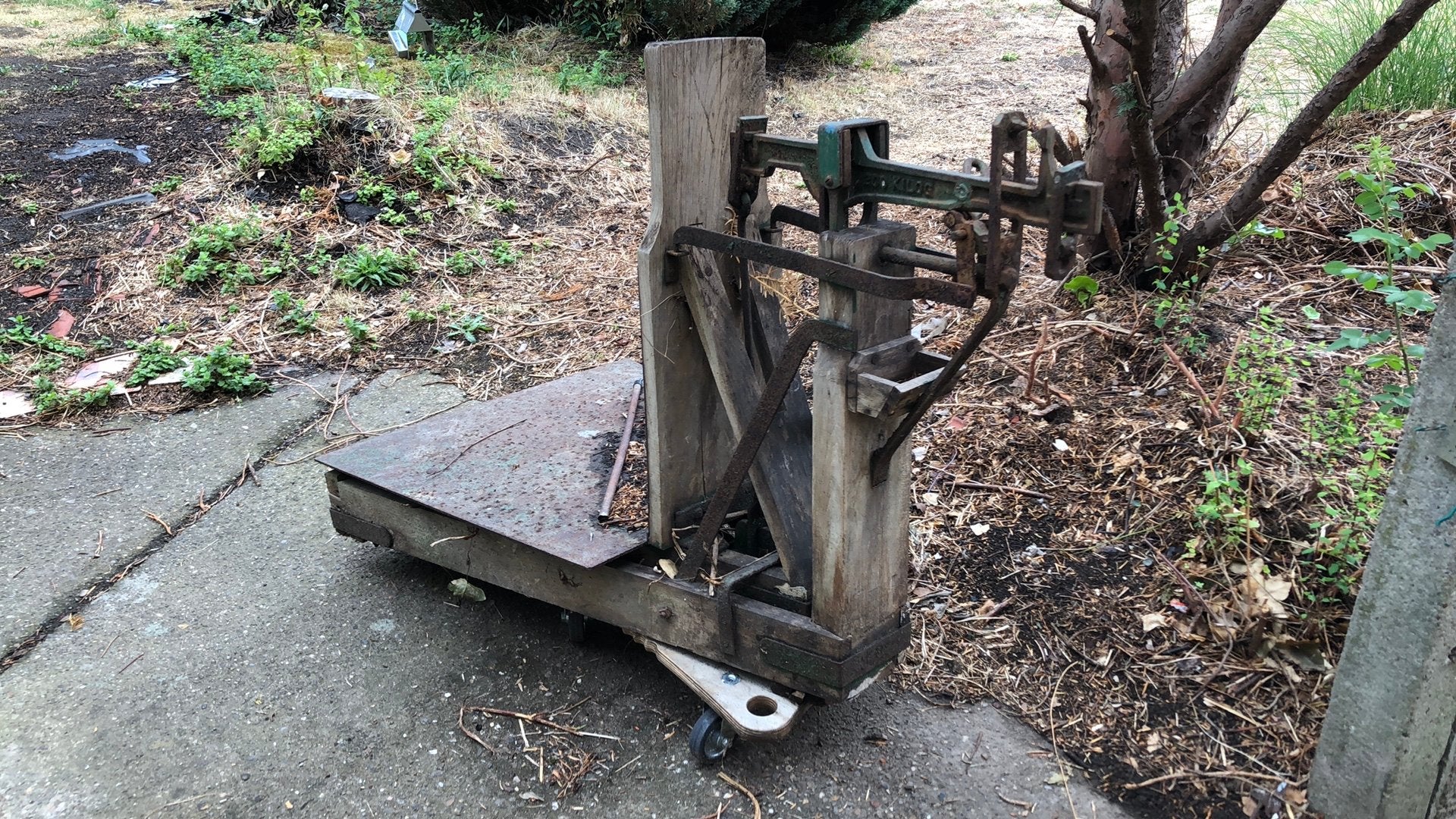 Échelle ancienne de 1940, Bricolage & Construction, Balances, Enlèvement, Utilisé, Balance au sol, 100 à 200 kg