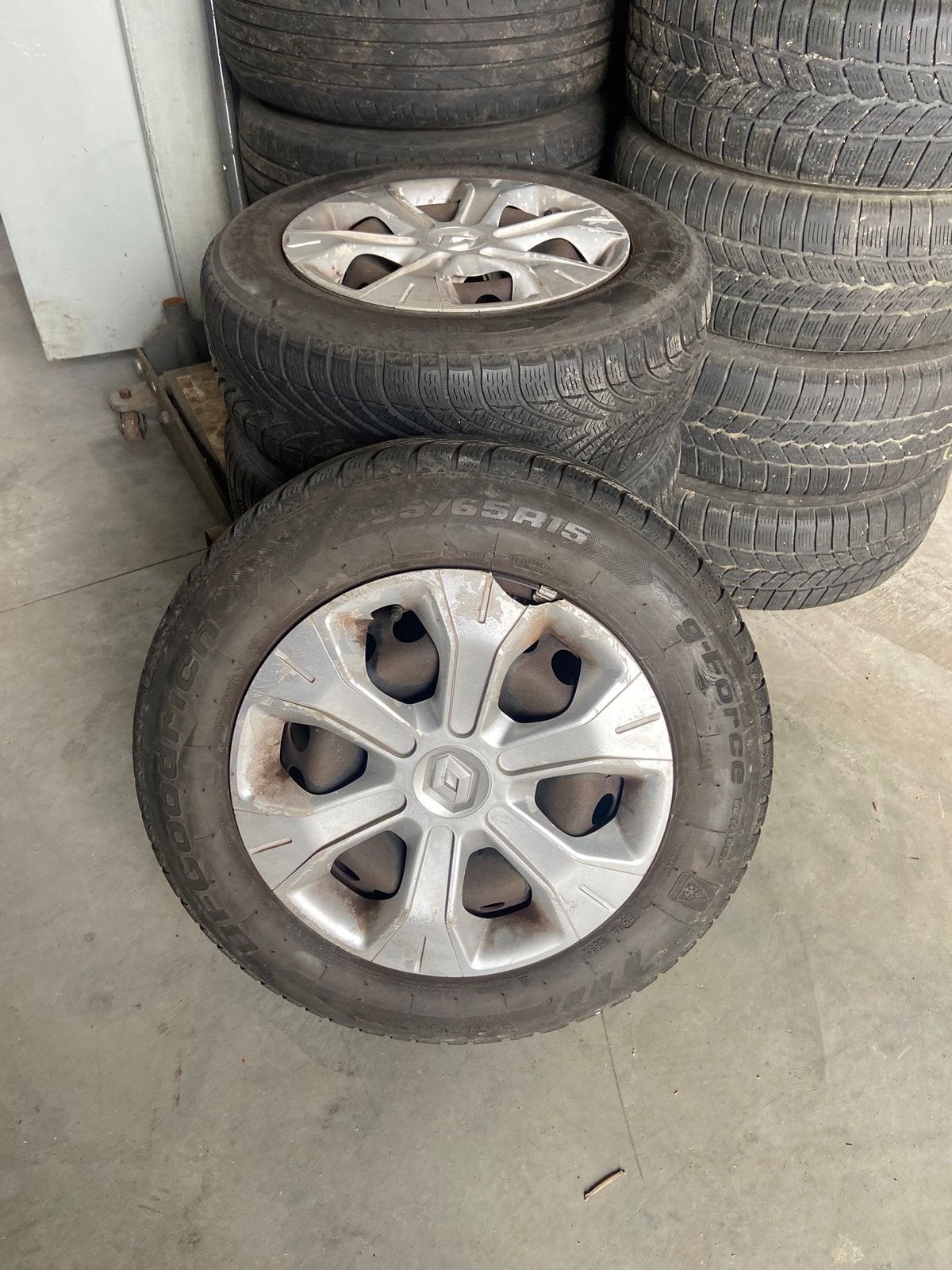 Pneus Hiver BFGoodrich + Jantes & Enjoliveurs Renault, Ophalen