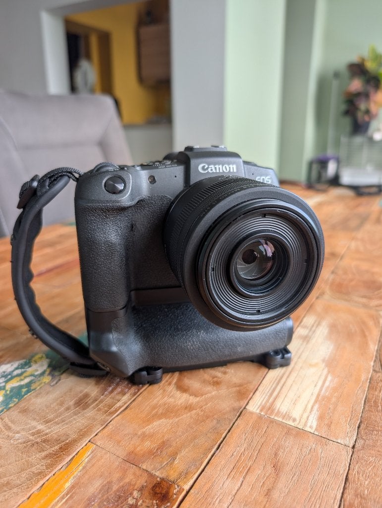 Canon eos rp  nu body +ef-af + grippe, Enlèvement, Comme neuf, Canon