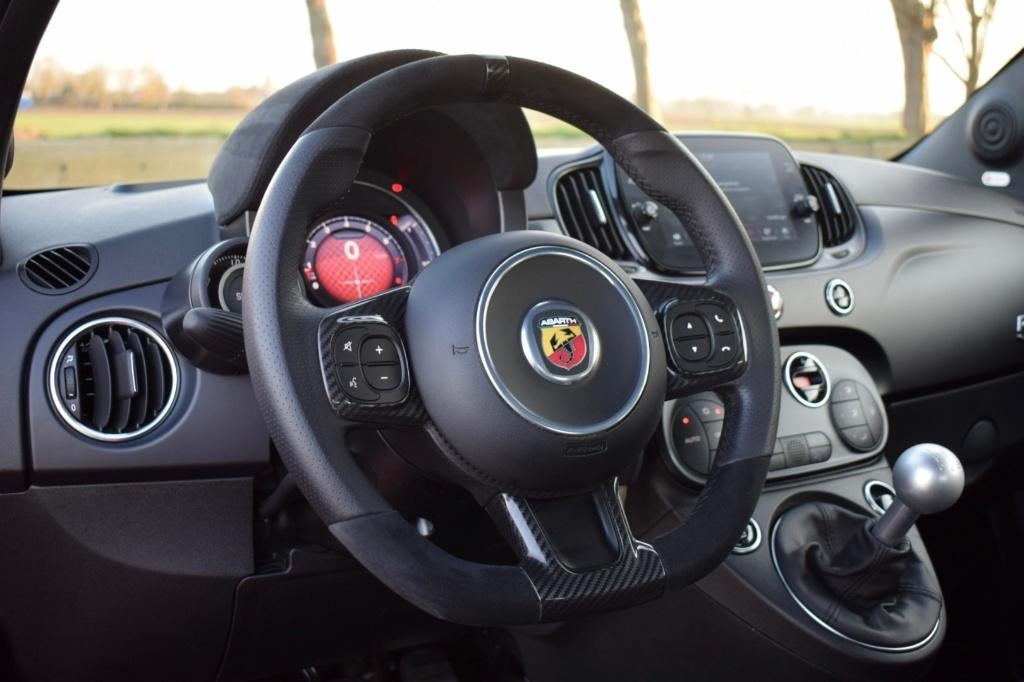 Abarth 695 1.4T Competizione, CarbonSeats/Beats/Monza/CarPla, 4 zetels, https://public.car-pass.be/vhr/74a285e9-5a2d-4d50-aa3f-5d149d85d04e?lang=nl