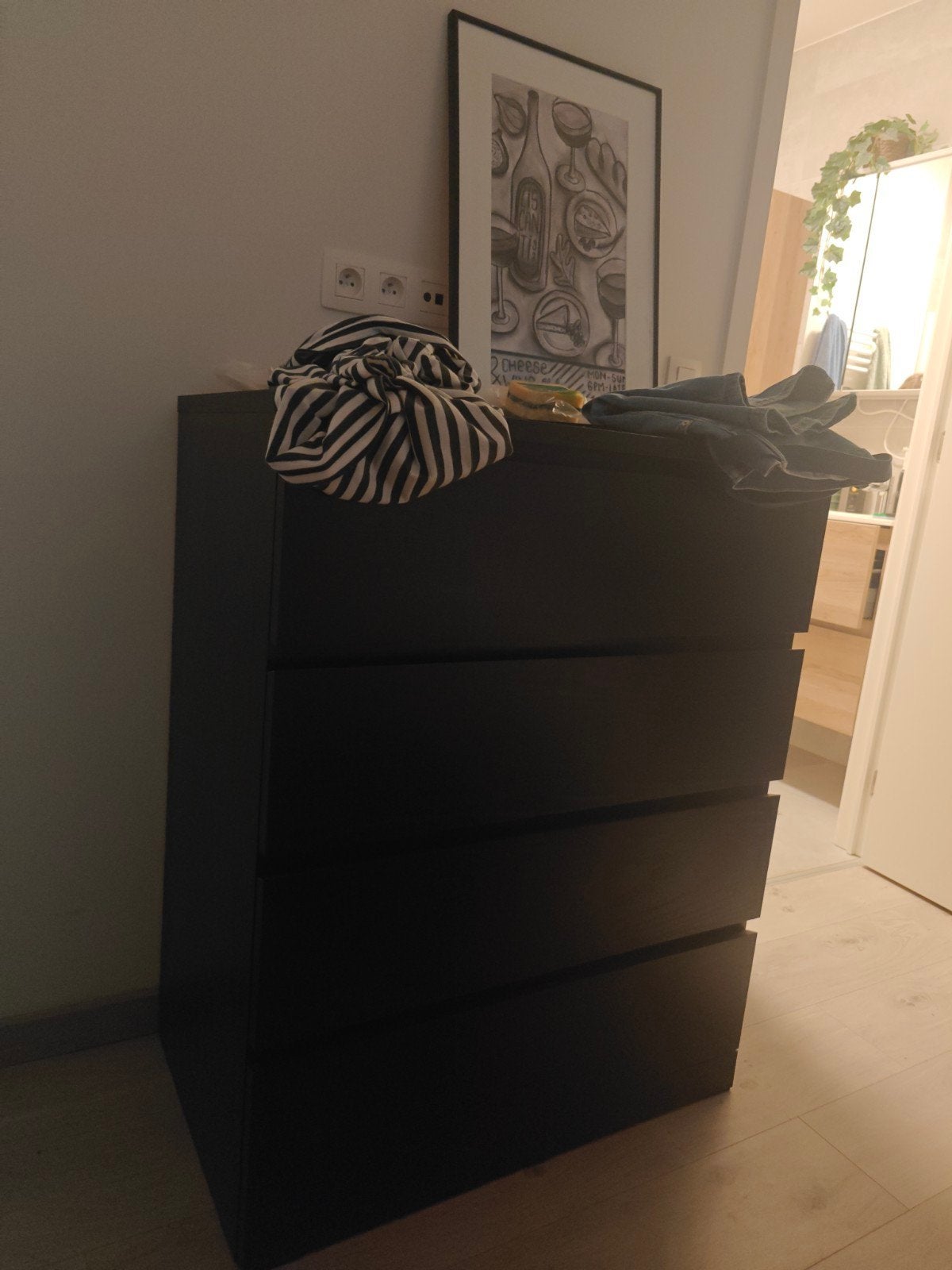Commode IKEA avec 4 tiroirs, Enlèvement