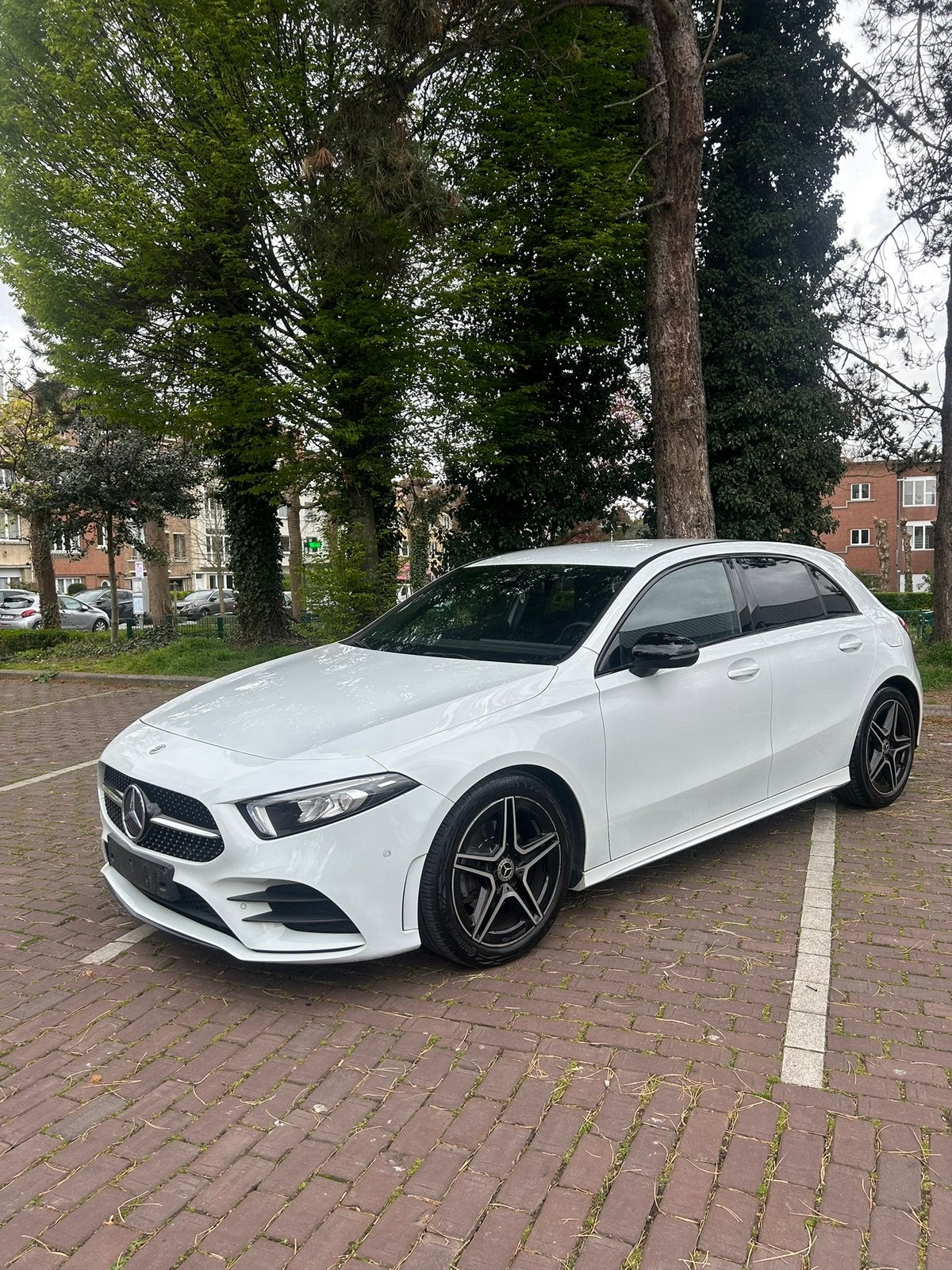 MERCEDES A 180D // 2021 // 83000 km // AUTO // AMG LINE, 4 cilinders, Wit, 5 deurs, Particulier