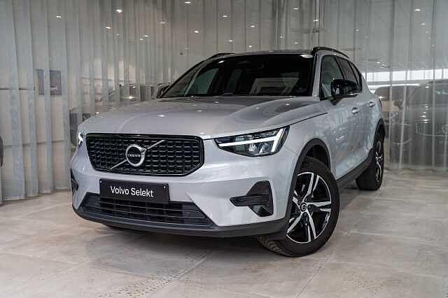 Volvo XC40 Plus Dark B3 Mild Hybrid essence, Argent ou Gris, Achat, Euro 6, Automatique