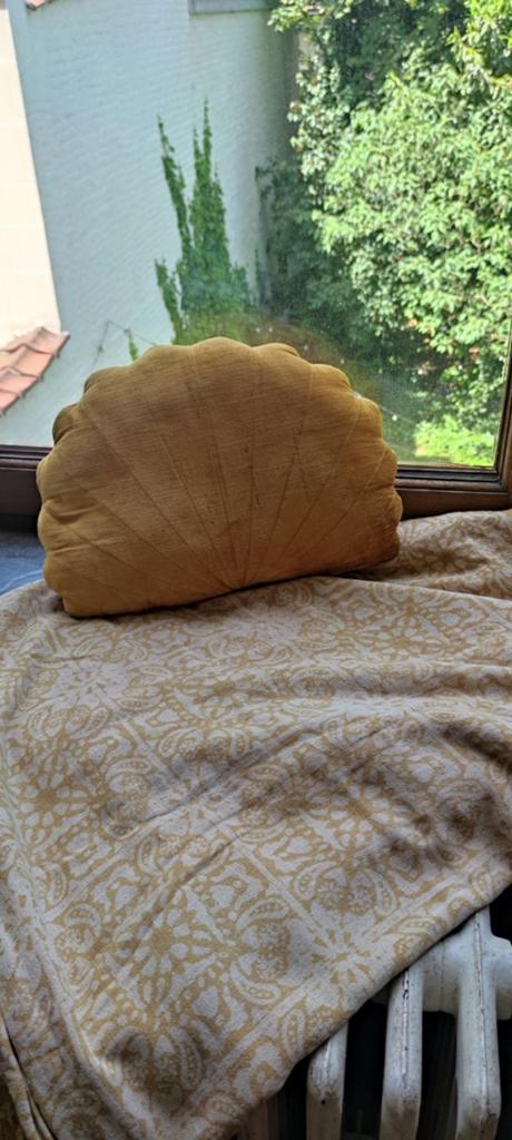 Plaid jaune Maisons du Monde + coussin Art Déco, Enlèvement ou Envoi