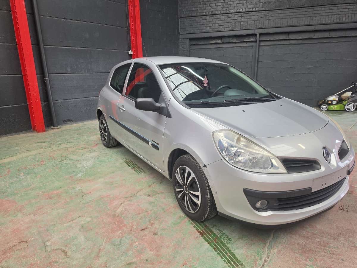 Renault clio prete a immatriculer garantie, Autos, Renault, Achat, Ordinateur de bord, Entreprise, Boîte manuelle