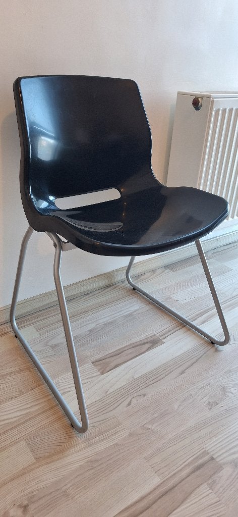 Chaise, Maison & Meubles, Chaise en plastique et pied en métal, Métal, Comme neuf, Enlèvement