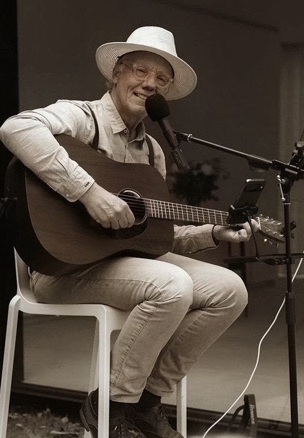 zanger gitarist Jo - live unplugged muziek voor uw feest, Diensten en Vakmensen, DJ