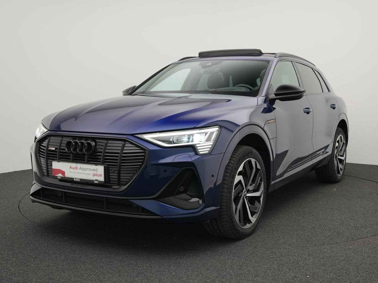Audi e-tron 95 kWh 55 Quattro S line, Autos, Achat, Boîte manuelle, Sièges électriques, https://public.car-pass.be/vhr/6b1c340b-070a-4313-87ac-d9397771a35a