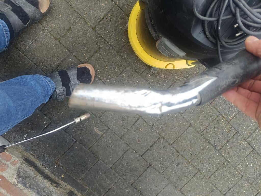 Aspirateur karcher, Enlèvement