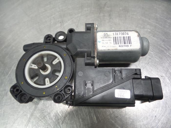 Moteur de vitre portière d'un Opel Corsa (Corsa C 00-), -, Opel, 3 mois de garantie, Utilisé