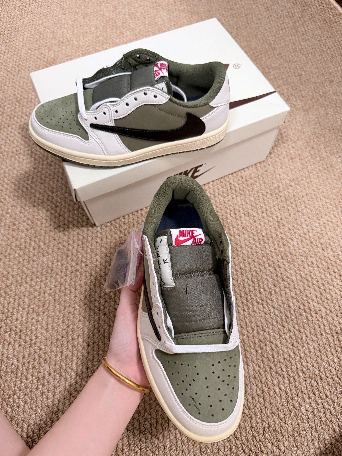 Nike Air Jordan 1 Low Travis Scots, Vêtements | Hommes, Chaussures, Enlèvement ou Envoi, Neuf, Blanc, Baskets
