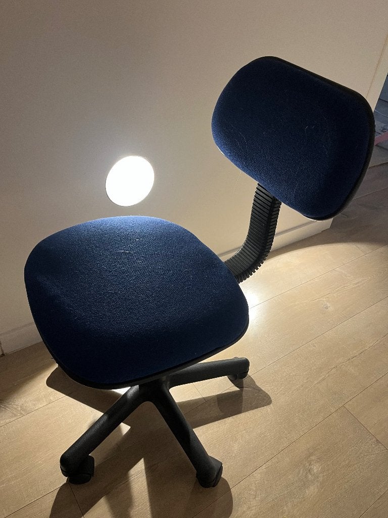 Gratis Bureaustoel kind, Ophalen, Zo goed als nieuw, Blauw, Bureaustoel
