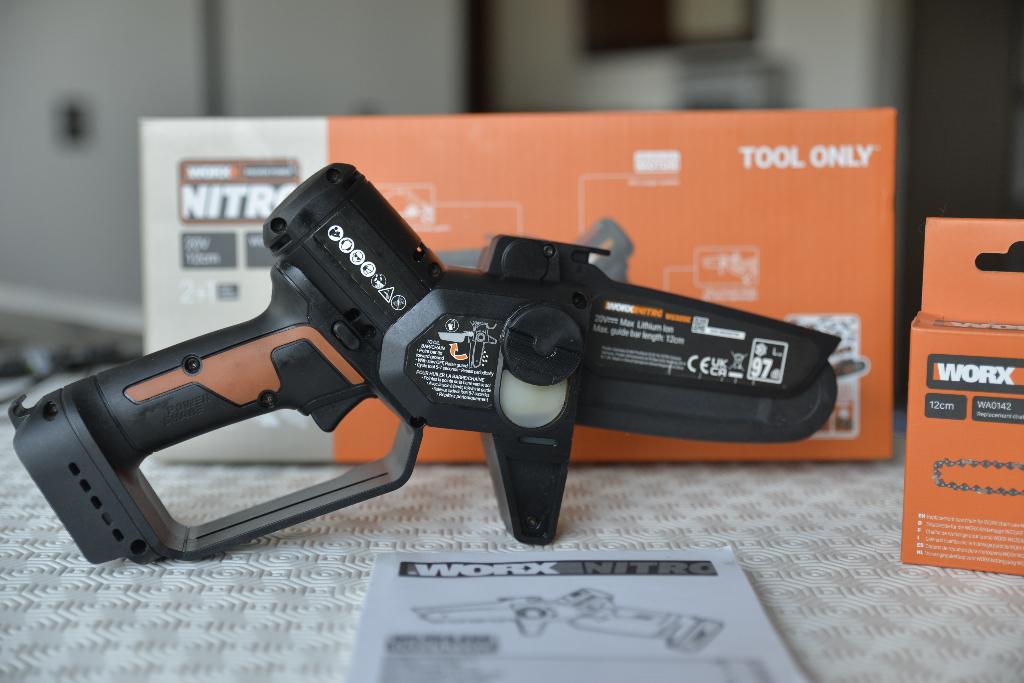 WORX NITRO Mini Tronçonneuse sans Fil WG325E.9 + WORX WA0142, Enlèvement ou Envoi, Comme neuf, Worx
