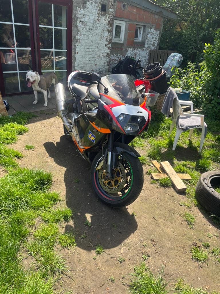 Koop of ruil Aprilia rsv 1000 uit het jaar 2004, Motoren, Motoren | Aprilia, 2 cilinders, Occasion, Motorrijbewijs A, ABS