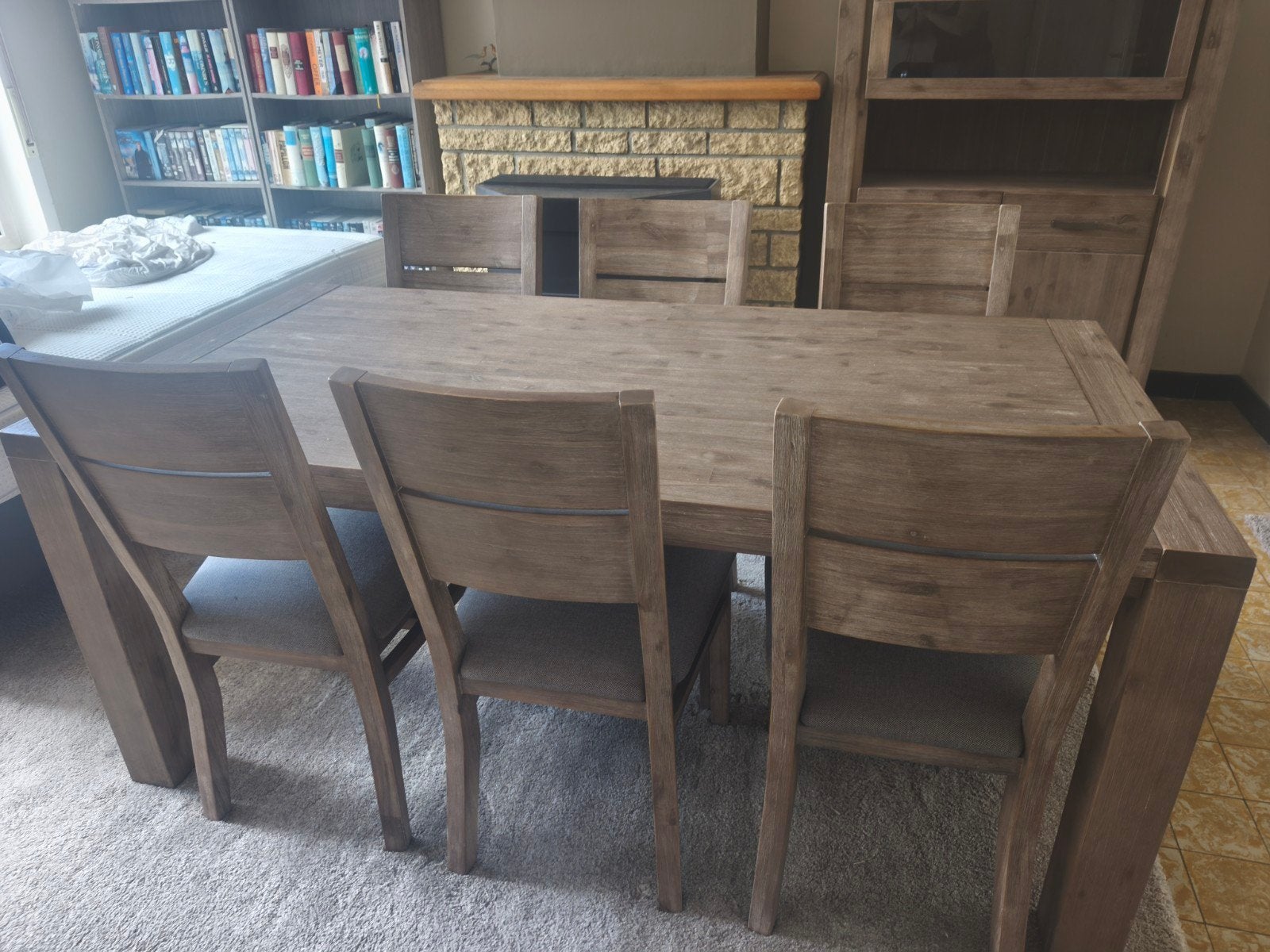 eet plaats  6 stoelen barkast en  dressoir, Huis en Inrichting, Complete eetkamers, Ophalen