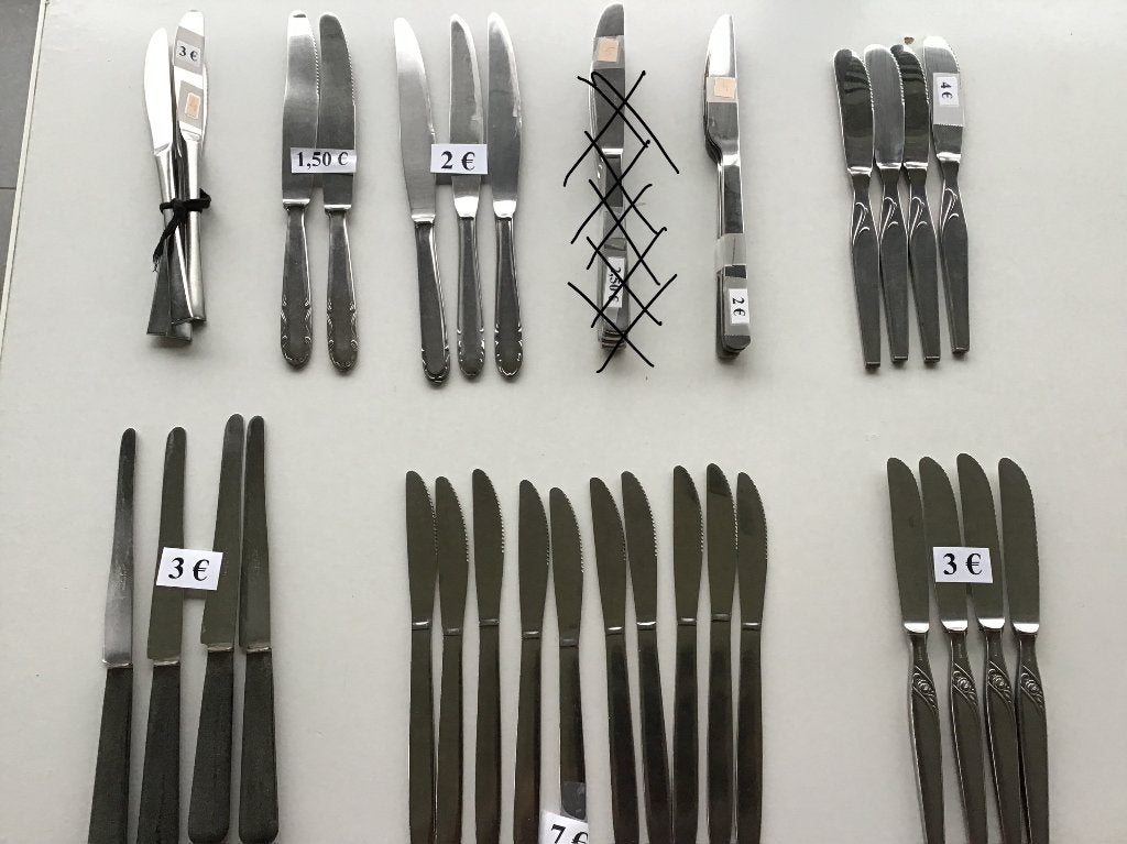 10 ensembles de couteaux et autres couverts divers, Maison & Meubles, Cuisine | Couverts, Enlèvement ou Envoi, Comme neuf