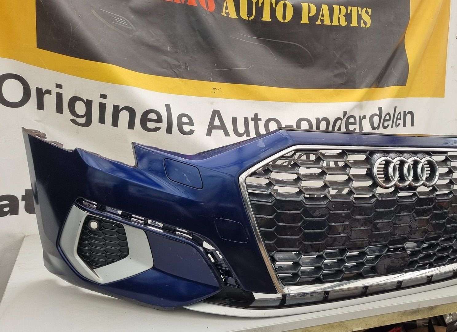 AUDI A3 8Y VOORBUMPER LY9B ORIGINEEL BUMPER 8Y0807437, Gebruikt, -, Voor, -