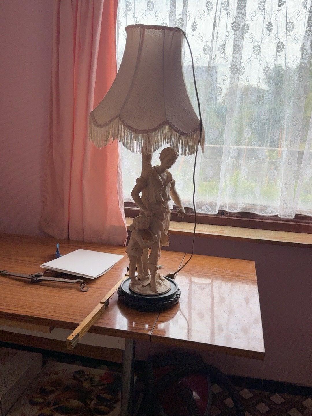 Grande lampe vintage – homme et enfant – env. 80 cm – 50 €, Vintage, Lampe figurine, 80 cm, Avec abat-jour