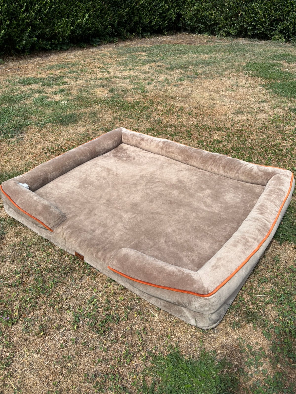 Amper gebruikt groot hondenbed/kussen 132 x 104 x 20 cm, Dieren en Toebehoren, Ophalen, Zo goed als nieuw