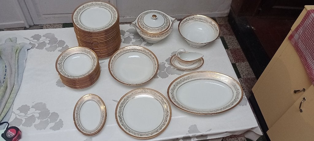 Limoges goudporselein met volledige service, Haute-Vienne, Ophalen