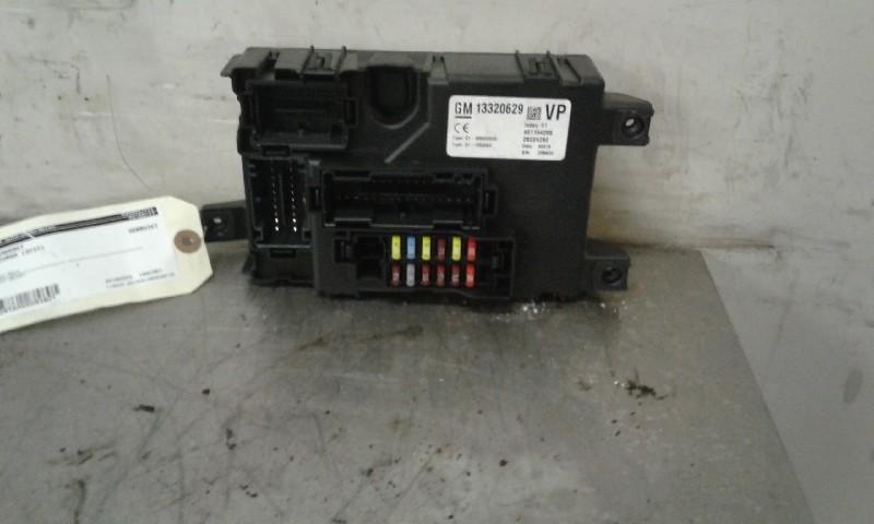 BOITIER FUSIBLES Opel Corsa D (01-2006/12-2014), Utilisé, Opel