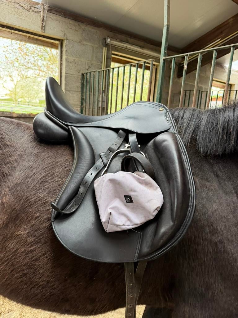 Dressuurzadel MOET SNEL WEG!, Animaux & Accessoires, Chevaux & Poneys | Selles, Comme neuf, Enlèvement