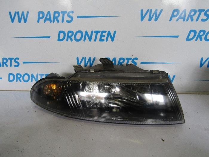 Phare droit d'un Mitsubishi Carisma, -, 3 mois de garantie, Utilisé, Mitsubishi