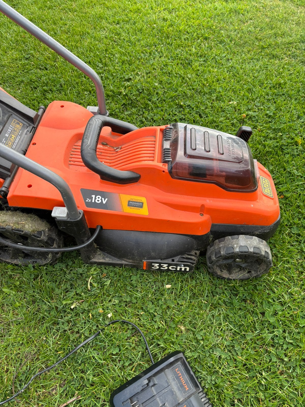 Black & Decker grasmaaier en trimmer, Ophalen, Cirkelmaaier, Gebruikt, Accu-grasmaaier