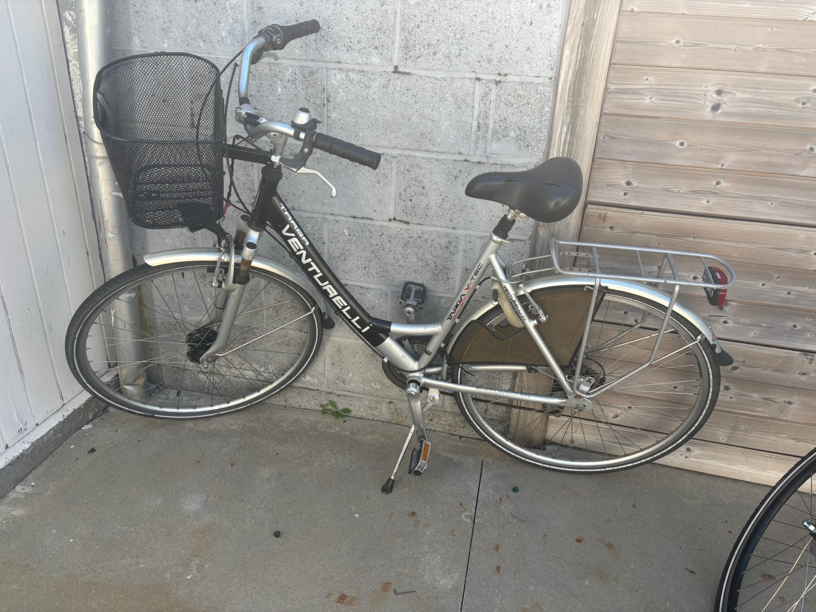 Venturelli damesfiets 28” met mand –goed werkende stadsfiets, Fietsen en Brommers, Fietsen | Dames | Omafietsen, Ophalen, Gebruikt
