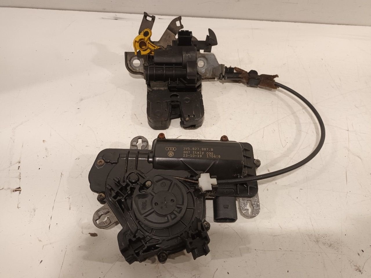 Slot mechaniek kofferdeksel achterklep elektrisch Audi E-tro, Onderdelen@venauto.nl, Van der Ven Autorecycling B.V., Gebruikt