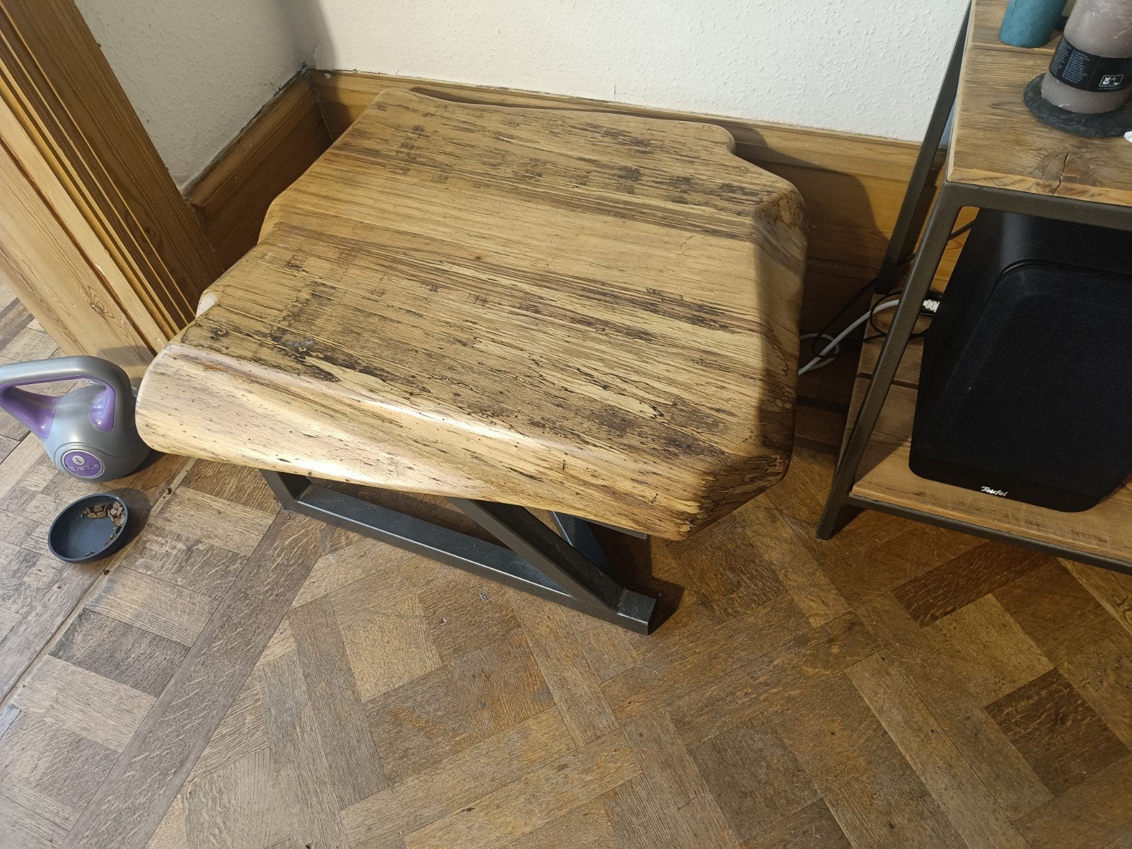 Massief houten salontafel met stalen onderstel, Huis en Inrichting, Tafels | Salontafels, Gebruikt, 50 tot 100 cm, Vierkant, 50 tot 100 cm