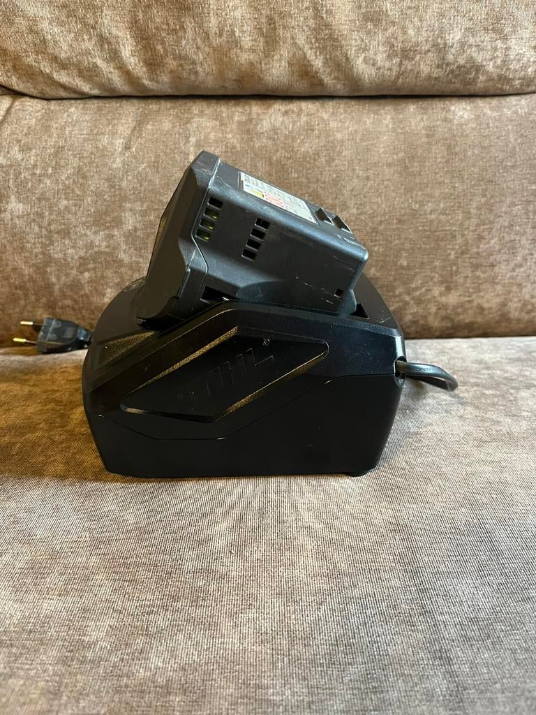 STIHL AK 10 + AL 101 oplader — goede staat — 85€, Ophalen, Zo goed als nieuw, Elektrisch
