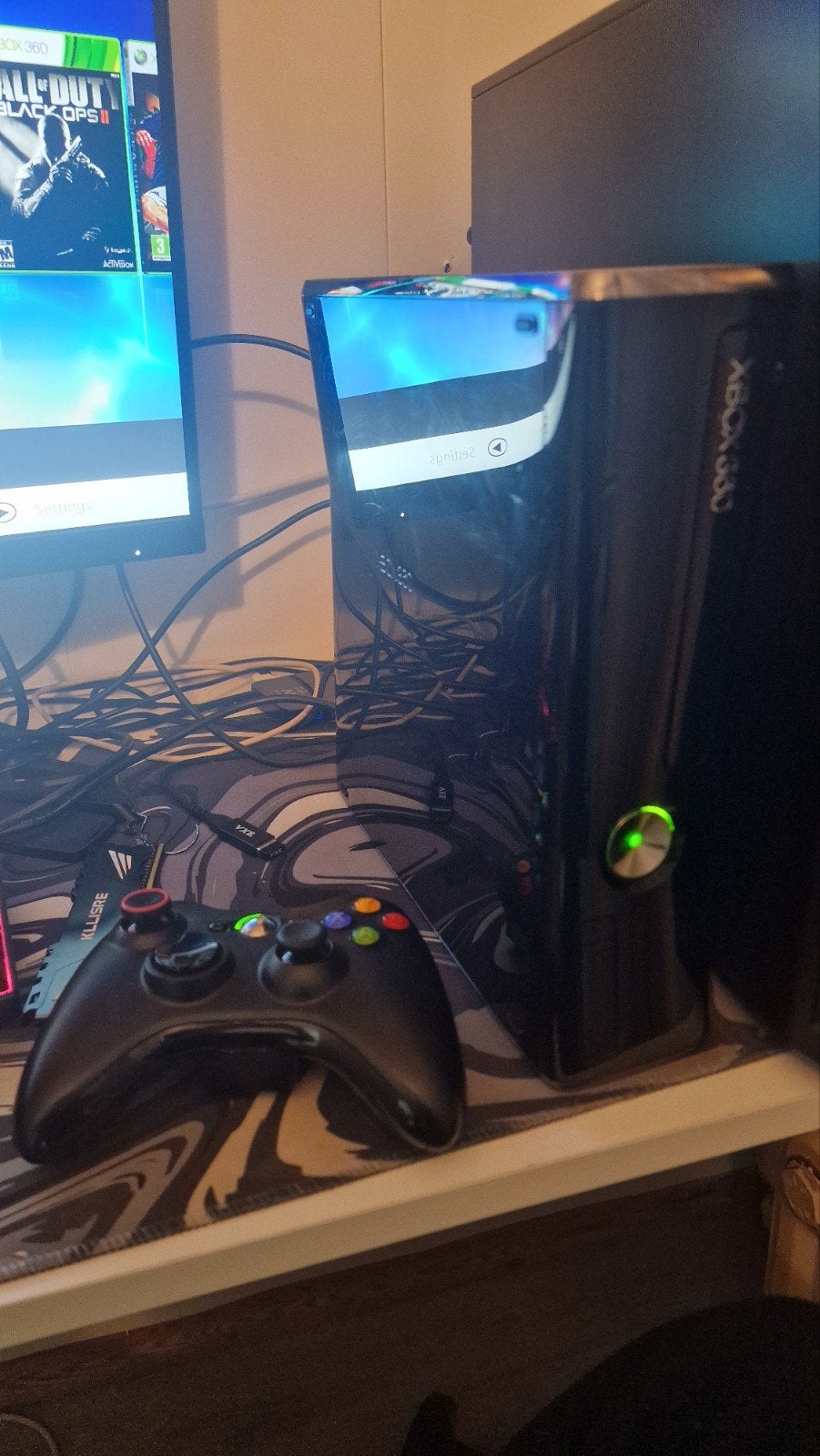 Xbox 360 Slim | Aurora | 250 Go

| 256 GO, 360 S, Enlèvement ou Envoi, Utilisé, Avec jeux