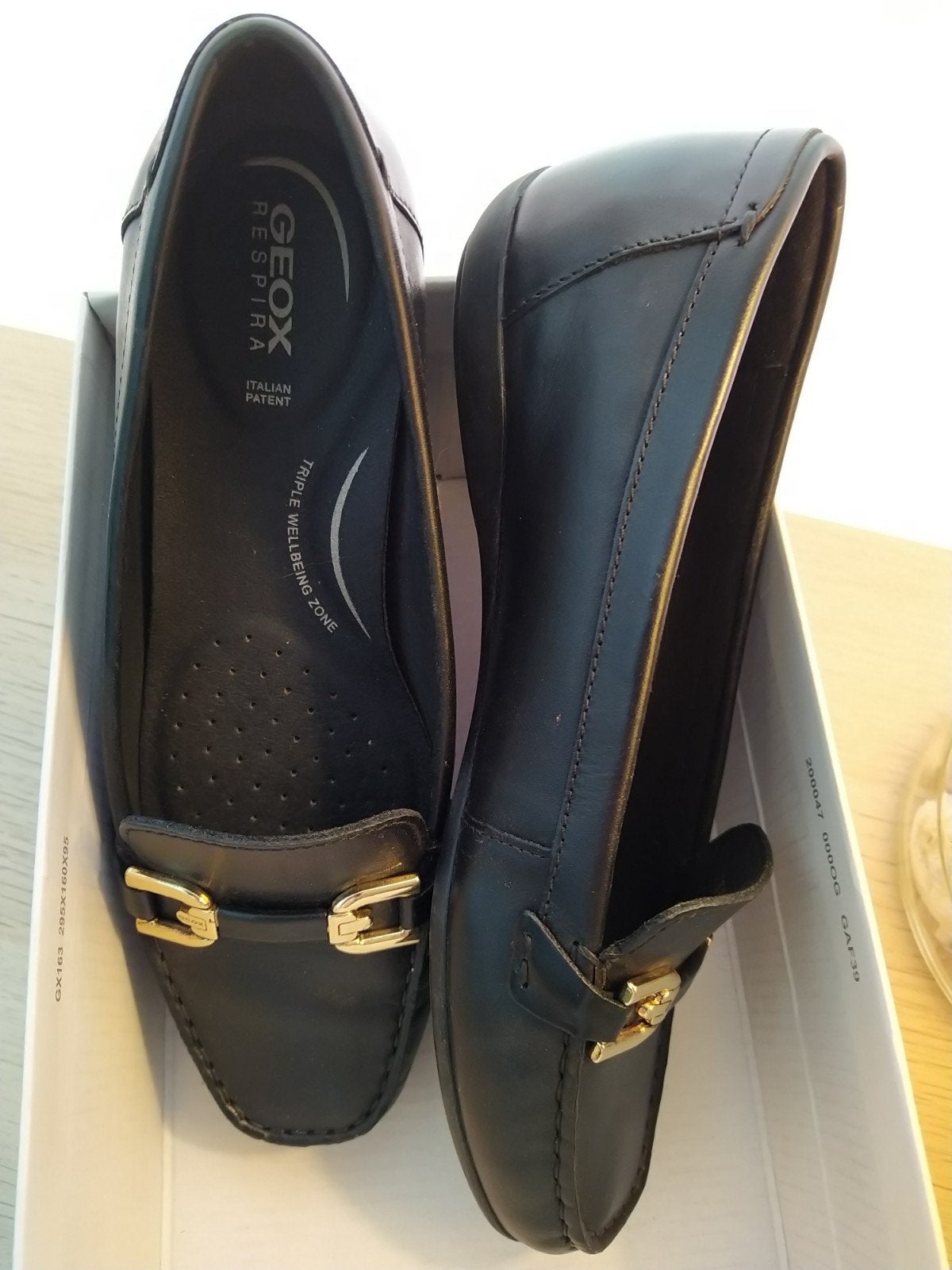 Chaussures noires, Enlèvement