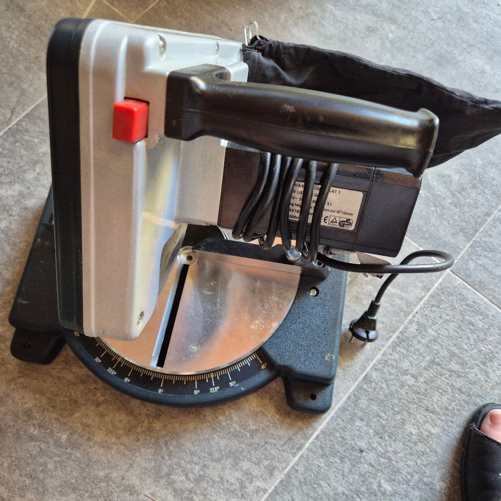 Zaagmachine, Ophalen, Cirkelzaag, 600 tot 1200 watt, Zo goed als nieuw