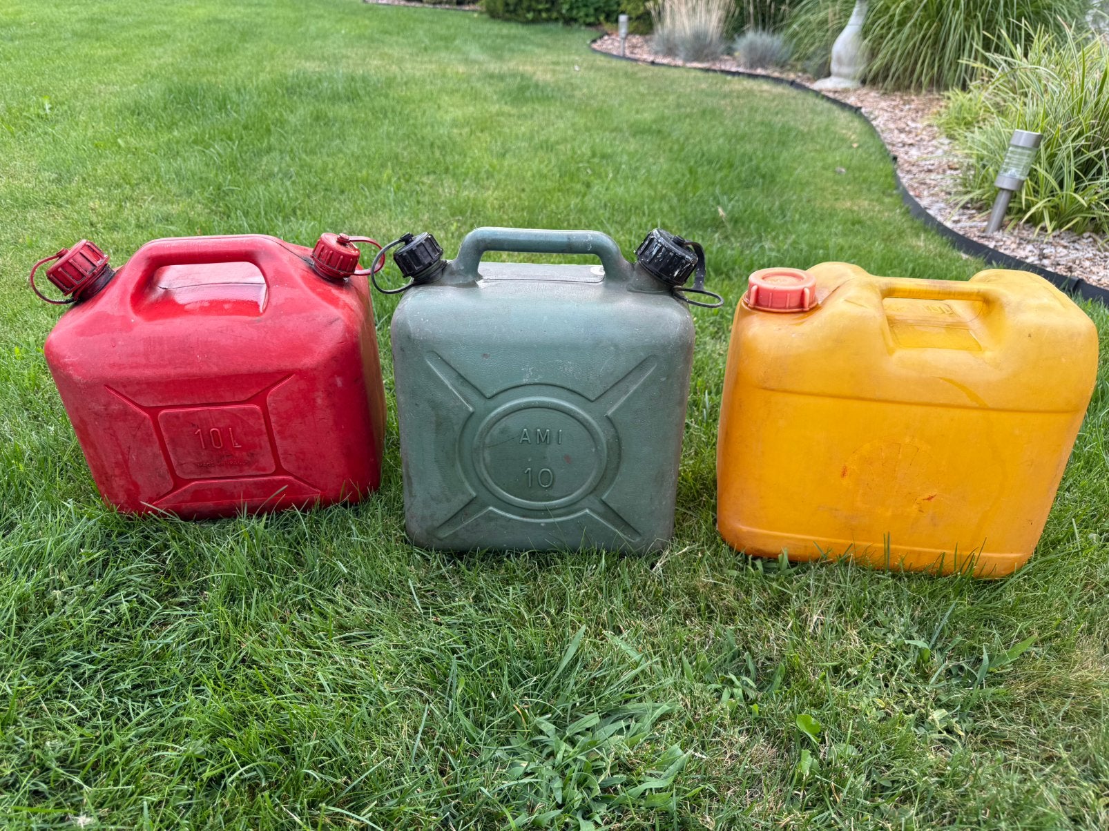 3 jerrycans 10l, Autos : Pièces & Accessoires, Systèmes à carburant, Enlèvement ou Envoi, Utilisé